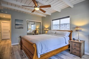 3 bedrooms, iron/ironing board, travel crib, internet