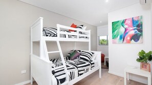 2 bedrooms, iron/ironing board, bed sheets