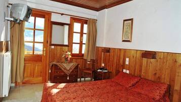 Basic Double or Twin Room, Mountain View | Soundproofing, free WiFi, bed sheets