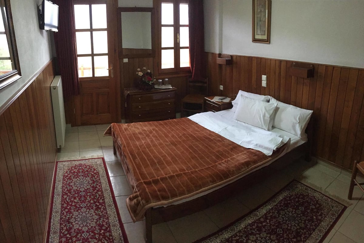 Basic Double or Twin Room, Mountain View | Kalis bunyi, Wi-fi percuma, cadar katil 