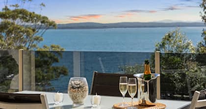 Mirage Holiday Home with Water Views Nelson Bay
