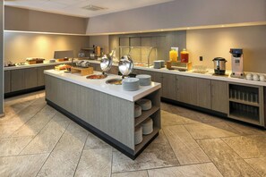 Free daily full breakfast - City Express Plus by Marriott Tampico (Tampico)