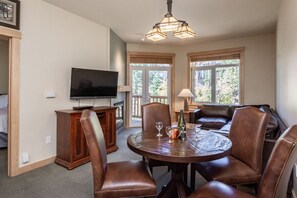 TV, fireplace, DVD player - Ski-in, Ski-out Mountain Condo- Alpine Views! Community Hot Tub! (Mammoth Lakes)