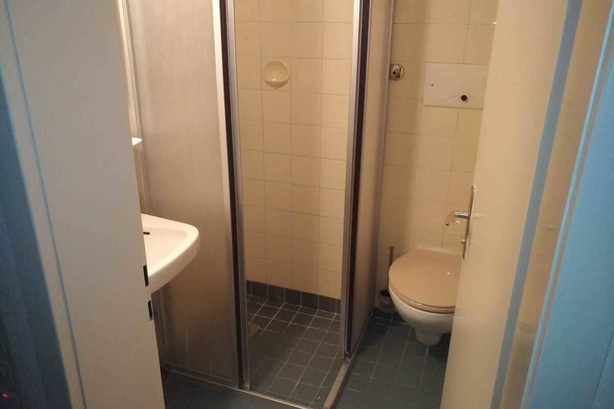 quadruple room | bathroom | shower, towels