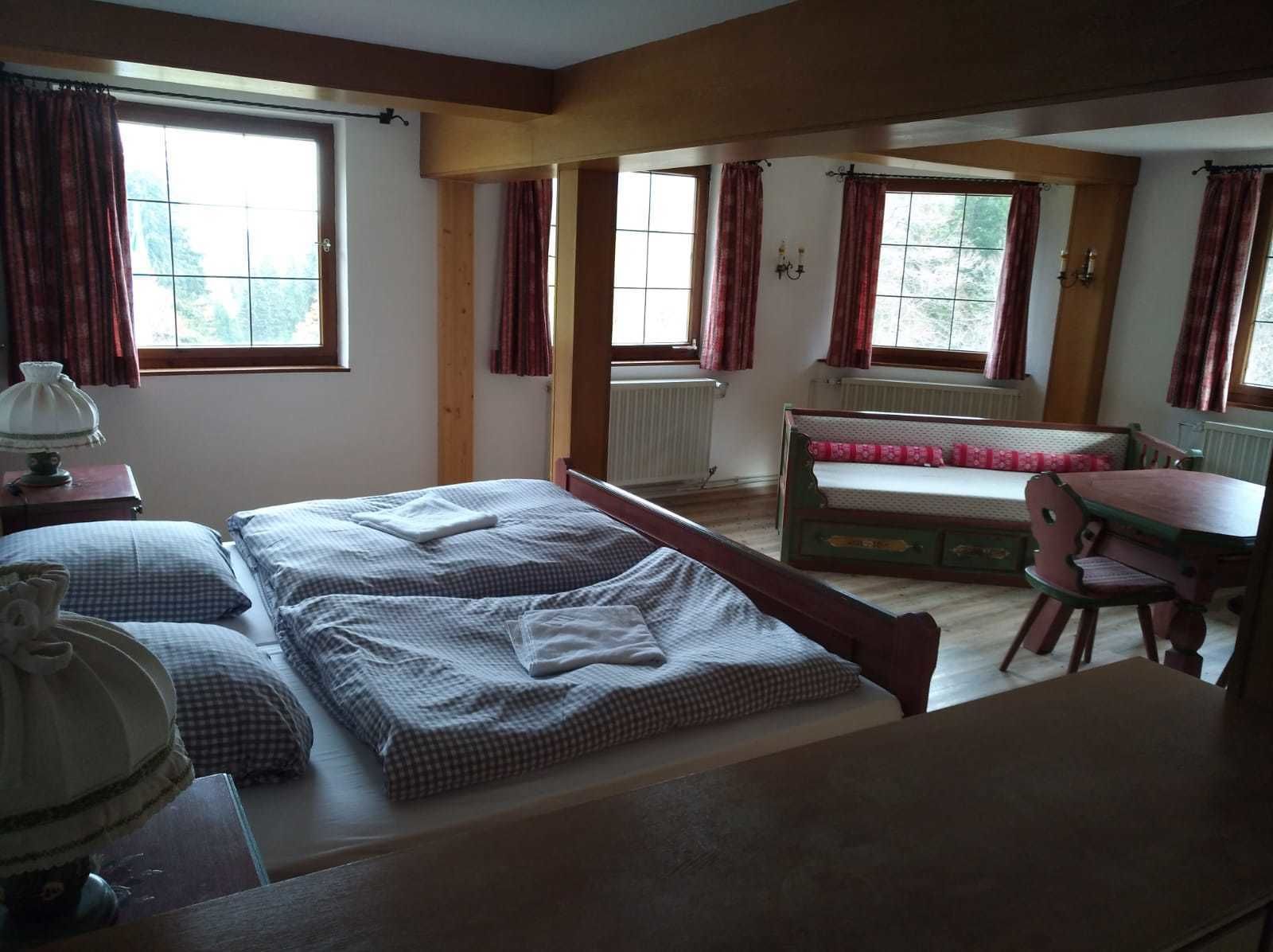 double room | desk, blackout curtains, free wifi, bed sheets