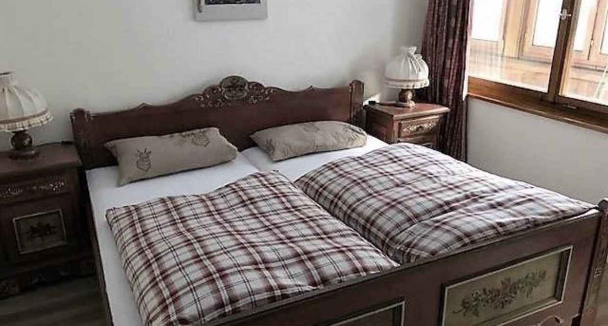 double room | desk, blackout curtains, free wifi, bed sheets