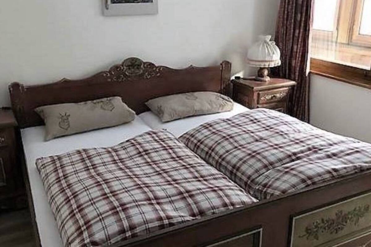 double room | desk, blackout curtains, free wifi, bed sheets