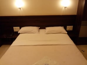 Caja fuerte, wifi gratis, ropa de cama
