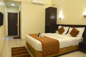 Cofres nos quartos, Wi-Fi de cortesia, roupa de cama