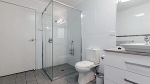 Bathtub - Beach House, 1/20 Pacific Drive (Fingal Bay)