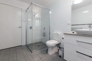 Bathtub - Beach House, 1/20 Pacific Drive (Fingal Bay)