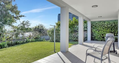 Beach House Family Friendly in Fingal Bay