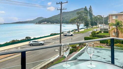 Bella Vista, Unit 3/19 Shoal Bay Road - Shoal Bay waterfront unit