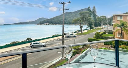 Bella Vista, Unit 3/19 Shoal Bay Road - Shoal Bay waterfront unit