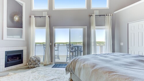 THE PENTHOUSE at Ledges Point! 6 King Bedrooms! Incredible Main Channel View!