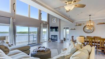 Smart TV, fireplace, Netflix, DVD player