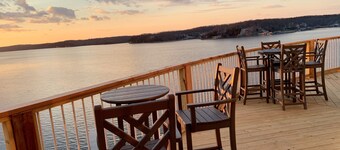 EL ÁTICO en el punto de repisas! 6 habitaciones King! ¡Increíble vista del canal principal!