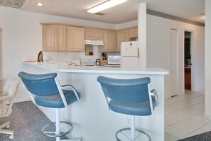Fridge, microwave, oven, stovetop - Amadeus 3 Amazing Water view|Steps to beach|Top location! (Treasure Island)