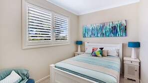 3 habitaciones, tabla de planchar con plancha y ropa de cama 