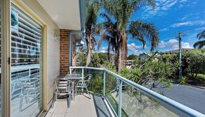 Outdoor dining - Sandy Shores at Shoal Bay (Shoal Bay)