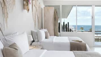 Deluxe-Zimmer, 2 Doppelbetten, Meerblick | Hochwertige Bettwaren, Daunenbettdecken, Minibar, Verdunkelungsvorhänge