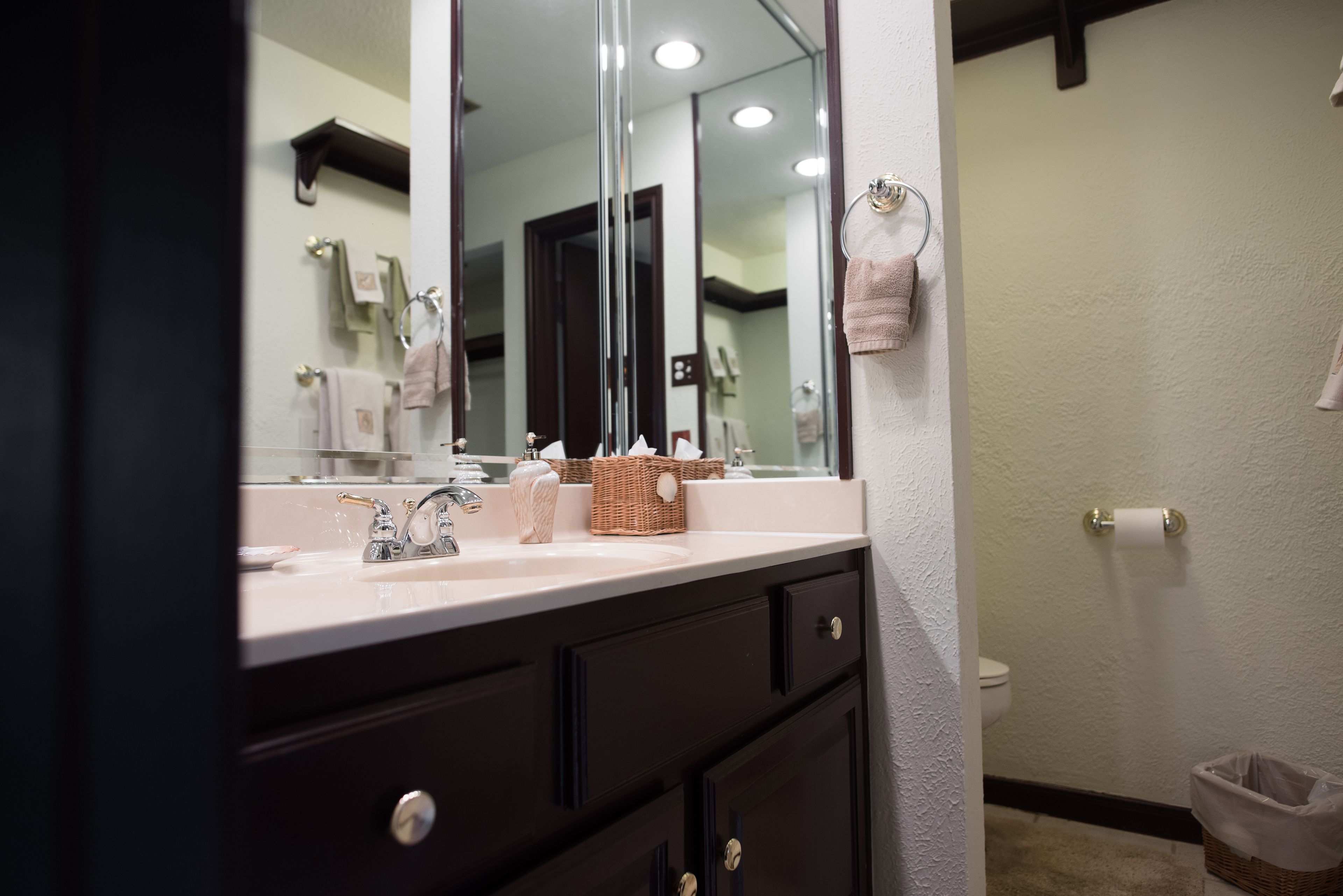 luxury condo, 2 bedrooms, balcony, lake view | bathroom | combined shower/bathtub, jetted bath, rainfall showerhead