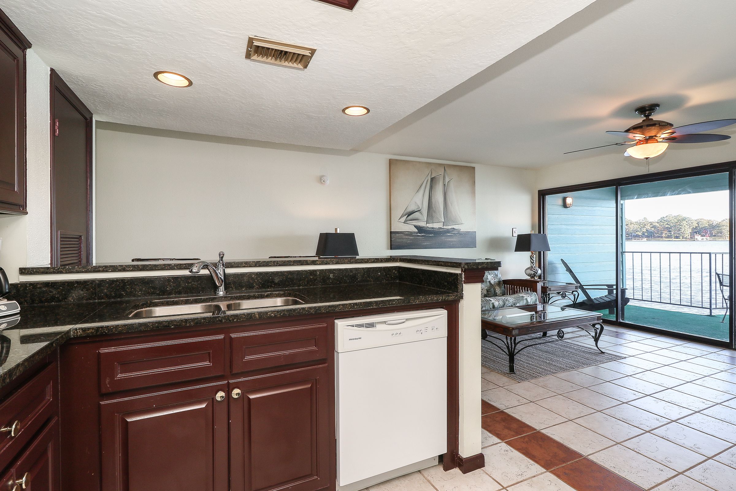 luxury condo, 2 bedrooms, balcony, lake view | private kitchen | oven, stovetop, dishwasher, electric kettle