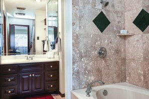 Appart'hôtel Signature, 1 chambre, balcon, vue lac | Baignoire à jets