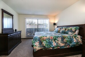 1 bedroom, Egyptian cotton sheets, premium bedding, pillow-top beds - Resort Attractions (Willis)