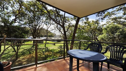 Light & spacious overlooking parkland