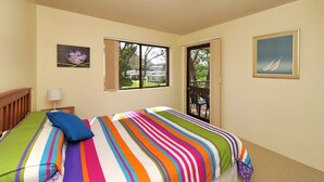 2 bedrooms, bed sheets - Shoreline 2 Retreat Near Nelson Bay Beach (Nelson Bay)