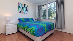 4 bedrooms, iron/ironing board, bed sheets