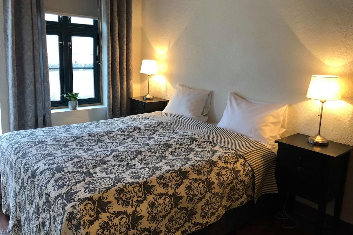 Traditional Double Room, 1 Double Bed, Kitchen | Pillowtop beds, individually decorated, individually furnished