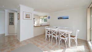 Dining - White Horses (Nelson Bay)