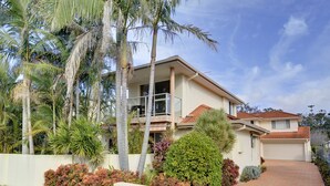 Exterior - White Horses (Nelson Bay)