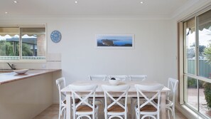 Dining - White Horses (Nelson Bay)