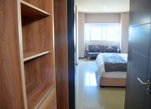 Superior Suite, 3 Bedrooms, Non Smoking, Marina View | Bathroom | Shower, free toiletries, towels - Marina Suites (Mazatlán)