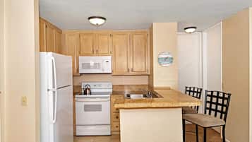 Kondominium Keluarga, Beberapa Tempat Tidur, akses difabel, pemandangan samudra | Dapur pribadi | Lemari es, microwave, oven, dan kompor