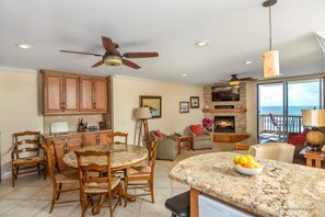 House, Multiple Beds (White Water Vista) | Living area