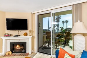 House, Multiple Beds (Pacific Palms) | Living area