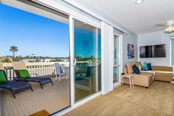 House, Multiple Beds (Sea Breeze Penthouse) | Living area