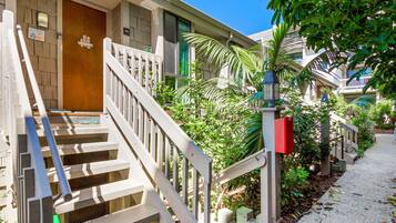 House, Multiple Beds (Surfside Life) | Front of property