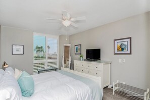 House, 1 King Bed with Sofa bed (Ocean Breeze Retreat) - Ocean Breeze Retreat (Oceanside)