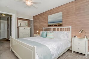 House, 1 King Bed with Sofa bed (Ocean Breeze Retreat) | 1 bedroom, free WiFi - Ocean Breeze Retreat (Oceanside)