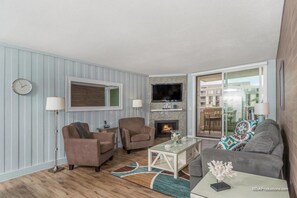 House, 1 King Bed with Sofa bed (Ocean Breeze Retreat) | Living area | TV, fireplace, DVD player, table tennis - Ocean Breeze Retreat (Oceanside)