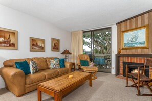 Casa, letti multipli (North Coast Village G-306 Blue Horizo) | Area soggiorno | TV a schermo piatto, caminetto, console per videogiochi, lettore DVD