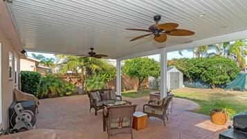 House, Multiple Beds (Coastal Cottage Haven) | Balcony