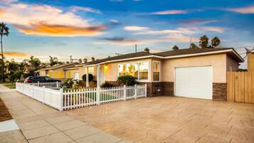 House, Multiple Beds (Coastal Cottage Haven) | Front of property