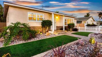 House, Multiple Beds (Coastal Cottage Haven) | Front of property