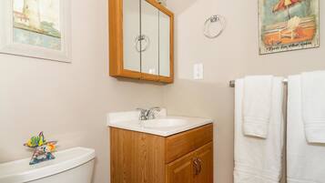 House, Multiple Beds (Coastal Cottage Haven) | Bathroom | Jetted tub, free toiletries, hair dryer, towels